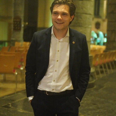 Simon zoekt een Kamer / Huurwoning / Appartement in Eindhoven